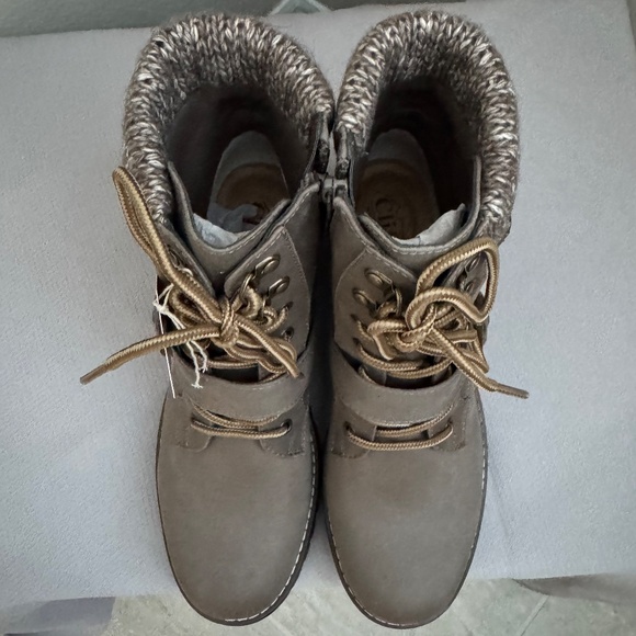 CLIFFS BY WHITE MOUNTAIN Women's Zippered Lace-Up Ankle Bootie with Knit Collar - Picture 4 of 7